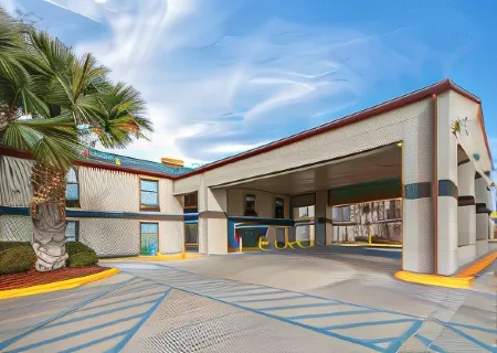 Studio 6 Laredo, TX - North I 35