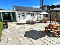 Peartree Serviced Apartments Hotels near National Trust - Stonehenge Landscape
