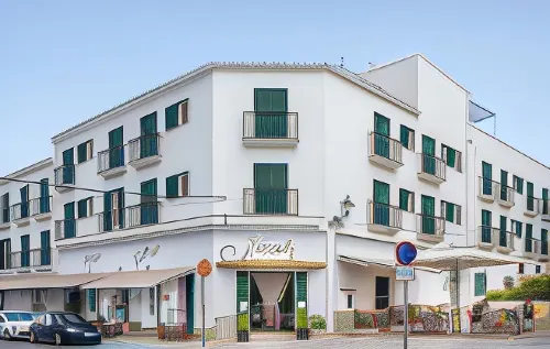 Hotel Jeni & Restaurant - ที่มีสระว่ายน้ำ