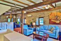 All Suites Whitney Manor Các khách sạn ở Kingston
