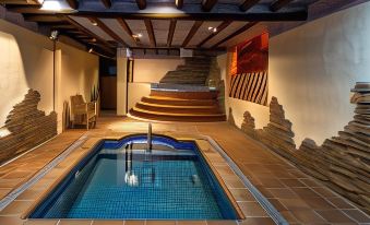 2. Hotel Ru..