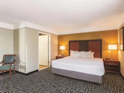 La Quinta Inn & Suites by Wyndham Deming Hotels near Deming Municipal Airport