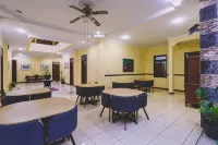 Pia Hotel Medan - parking