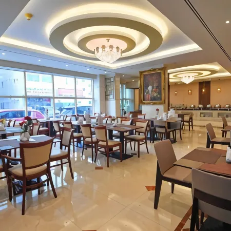 Nejoum Al Emarate Hotel Sharjah Отели рядом с достопримечательностью «Centeral Souq»