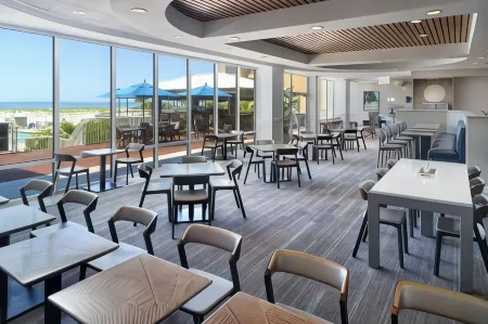 SpringHill Suites Pensacola Beach Отели рядом с достопримечательностью «Pensacola Beach Gulf Pier»