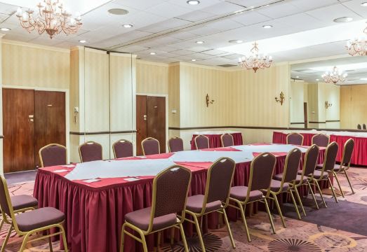 Clarion Hotel Somerset Over view