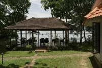 Lovedale Lakeside Homestay Hotels in Muhamma