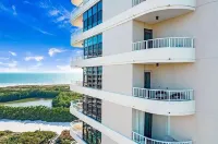 Stunning corner unit on 14th floor with wrap around balcony in Marco Island. South Marco Beach 주변 호텔