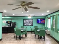 Super 8 by Wyndham Riverside/Kansas City Hotels in Platte County