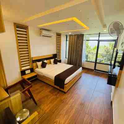 Lush Hills by Benchmark Rooms