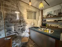 Kamp Houkan-Cho Backpacker's Inn & Lounge - bars