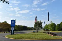 Economy Inn - Parking