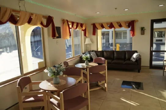 Timberland Inn & Suites