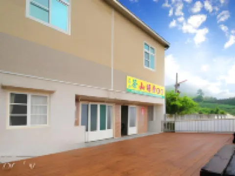 Shan Ming Show B&B Hotels near Qingnianling Loop Pathway