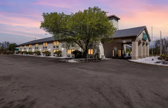 品質酒店-奧斯汀鎮-揚斯敦西部