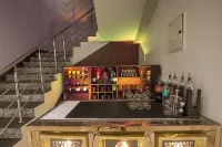 Twin Towers Inn - bar