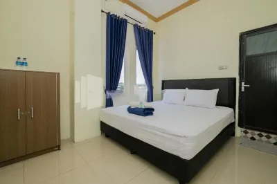Grand Kencana Guesthouse Syariah near Wisata Bahari Lamongan Hotel dekat CV Toserba Sunan Drajat