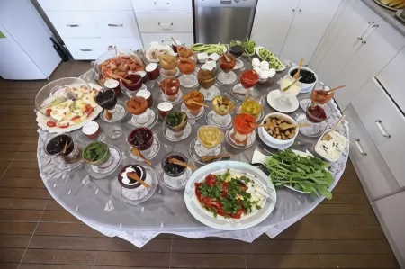 Ede Apart Otel Отели рядом с достопримечательностью «Александрия Троадская»