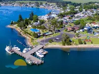 Anchor Bay Motel - parking