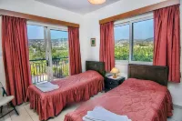 Amazing Pool, Complete Privacy, Amenities and Beach Nearby Hotels in Peyia