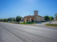 Moulton Inn &  Suites by OYO Near Shiner TX Hotels in Lavaca County