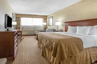 Clarion Hotel Broken Arrow - Tulsa Отели в г. Брокен-Эрроу