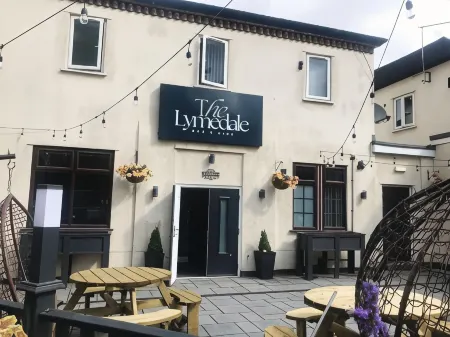 Lymedale Suites Studios & Aparthotel in Newcastle under Lyme & Stoke Отели рядом с достопримечательностью «Парк Батпул»