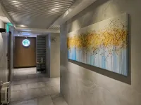 L hostel Hotels near Gallery All