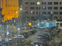 Pizza Street Hostel - parking