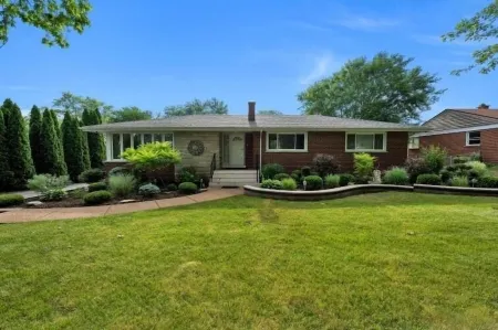 4bd house, Hot-tub, full-basement, pool table & big yard,3 full bathroom. Отели в г. Блумингдейл Тауншип