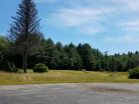 Becket Motel - parking