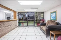 Super 8 by Wyndham Clinton