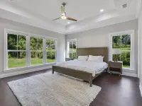 Tallahassee Luxury 4 bedrooms 3.5 baths, King Bed, and Home Movie Theatre