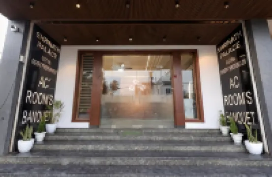 Shrinath Palace Hotels near Shri Krishna Janmasthan