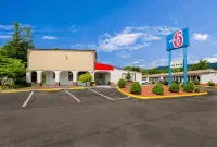 Motel 6 Salem, VA Hotels near Spartan Square