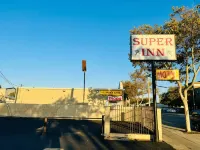 Super Inn Hotels in Pomona