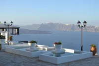 Maison des Lys - Luxury Suites Hotels in Thira