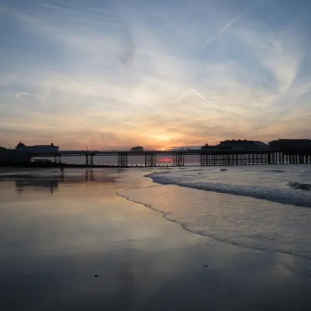 Big house ideally located for families and pets with steps to the beach. ​ Отели рядом с достопримечательностью «Cromer Beach»