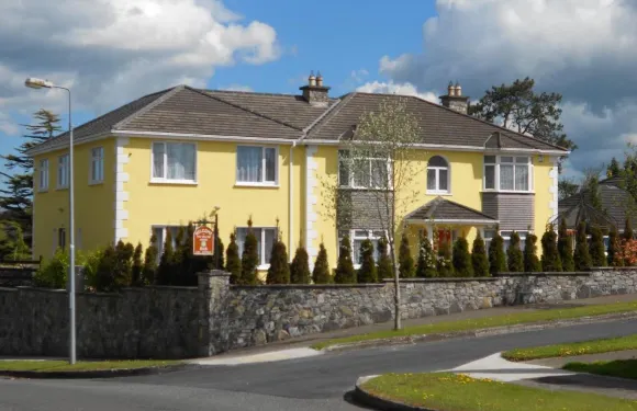 耶羅小屋食宿酒店