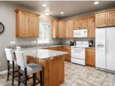 Townhome- 5 Minutes to UVU