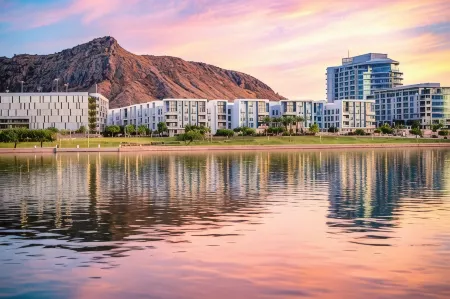 Fairfield Inn & Suites Tempe Отели рядом с достопримечательностью «Адельфи Коммонс»