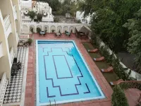 Hotel Hilltop Palace - ที่มีสระว่ายน้ำ