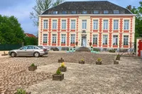 Chateau de Moulin le Comte Hotels in Hazebrouck