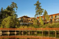 Brentwood Bay Resort & Spa Hotel a 