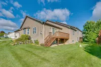 Luxury Prairie Retreat 5 Min from Madison!