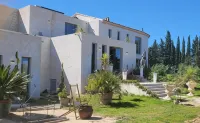 VILLA BLANCHE Hotels in Arles