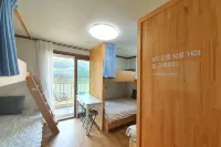 Tongyeong Slobbie Guest House - Pensionat
