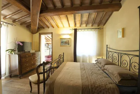 Mulino Cintoia Chianti Toscana Pool, Sauna and Jacuzzi Experience Отели рядом с достопримечательностью «Montecalvi Winery»