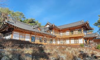 Gyeongju Cheonnyeon Hanok Pension