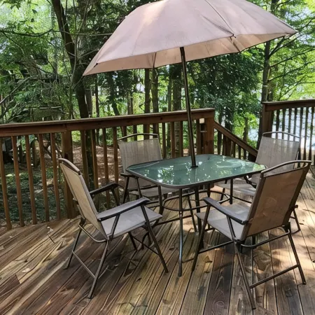 "Cabin in the Cove"  Private waterfront home on beautiful Lake Hartwell